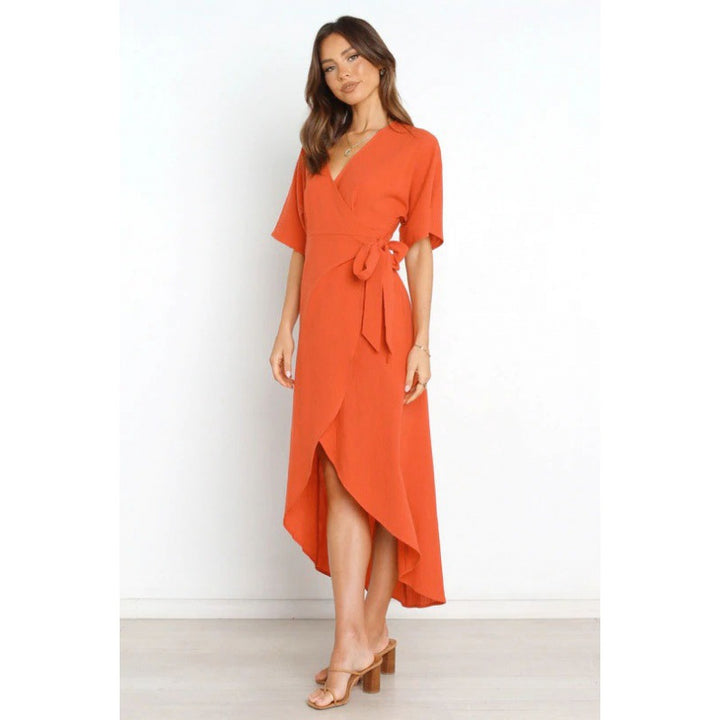 Robe portefeuille pour femme avec un élégant décolleté en V et un design ajusté Levoire