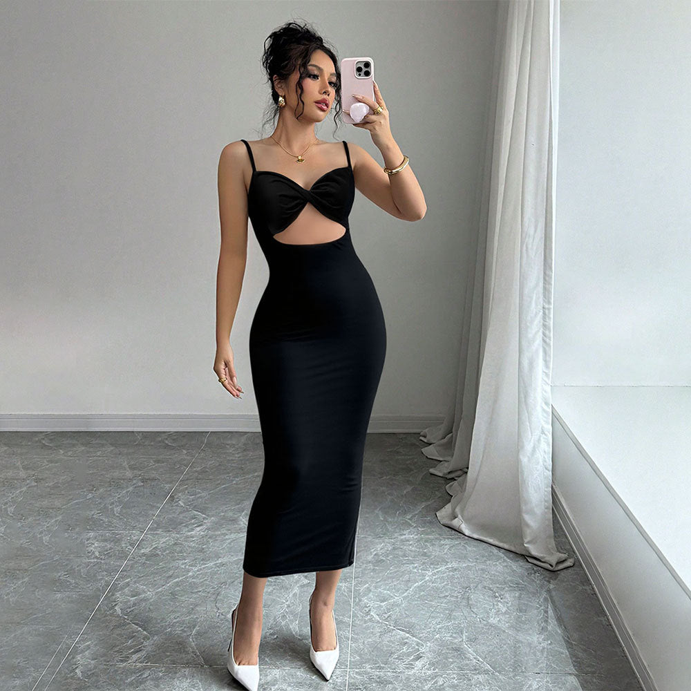 Robe midi ajustée pour femmes avec découpe élégante et fines bretelles spaghetti Levoire