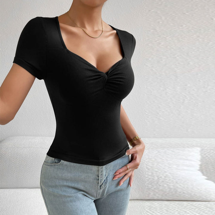 T-shirt ajusté pour femmes avec décolleté en forme de cœur et manches courtes Levoire