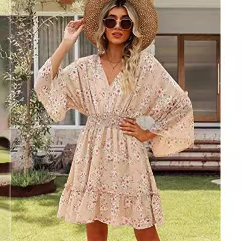 Robe décontractée pour femmes avec une silhouette aérienne et un design floral Levoire