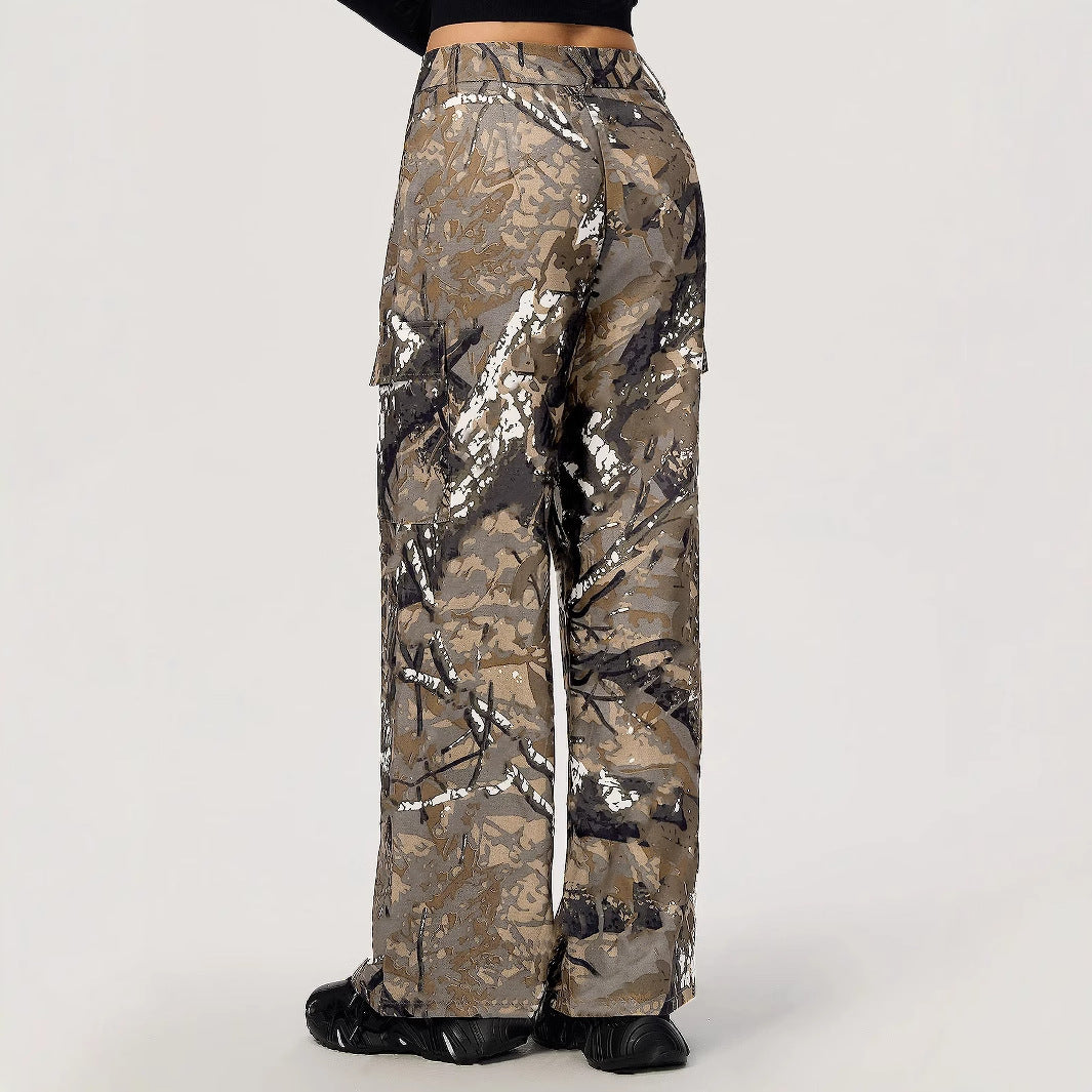Pantalons cargo larges pour femmes avec design camouflage moderne Levoire