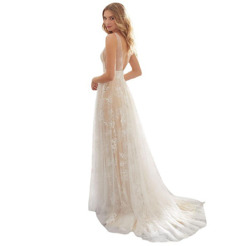 Levoire | Élégant robe de mariée en dentelle sans manches V-aukko