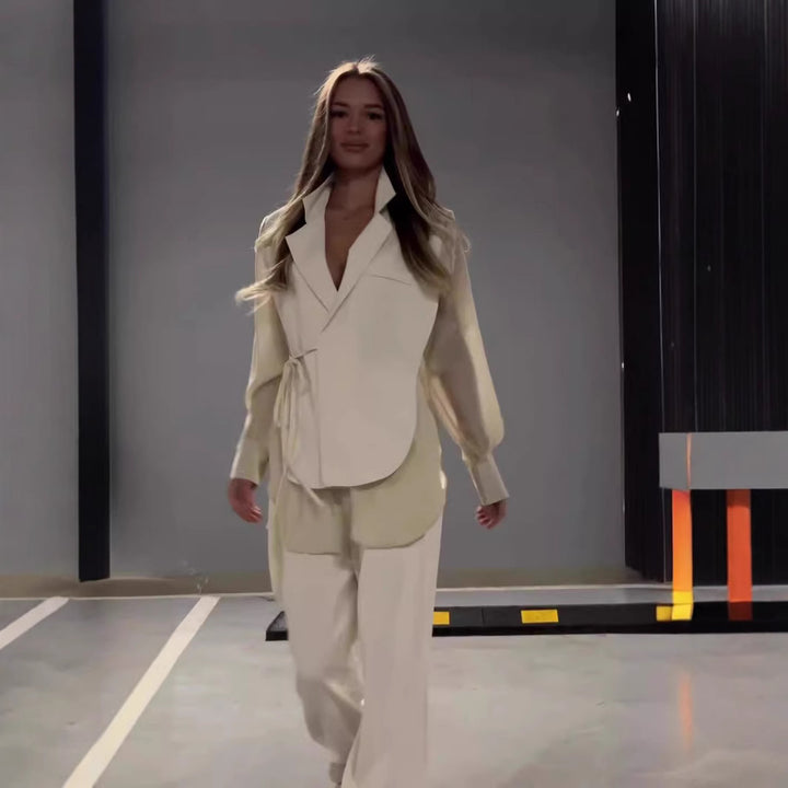 Ensemble de veste enveloppante élégante pour femmes avec une coupe tendance et des poches pratiques Levoire