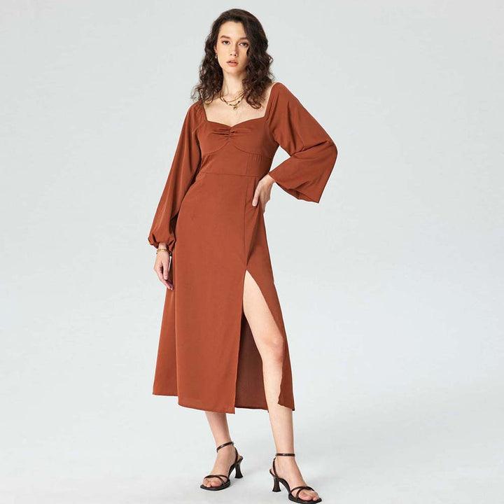 Robe midi pour femmes avec des manches bouffantes raffinées et une haute fente Levoire