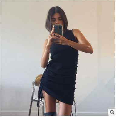 Robe portefeuille pour femme avec des détails modernes en volants et une coupe ajustée Levoire