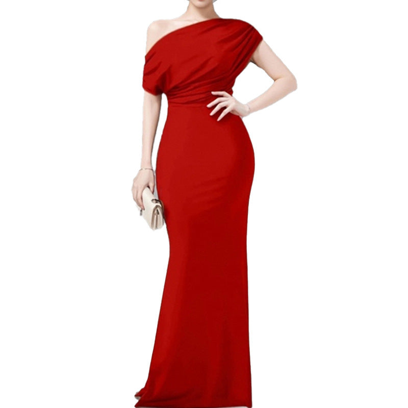 Robe maxi élégante pour femme avec décolleté asymétrique et coupe ajustée Levoire