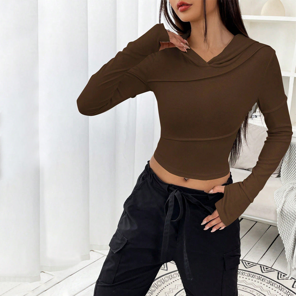 Top court pour femmes avec un design élégant de hoodie et manches longues Levoire