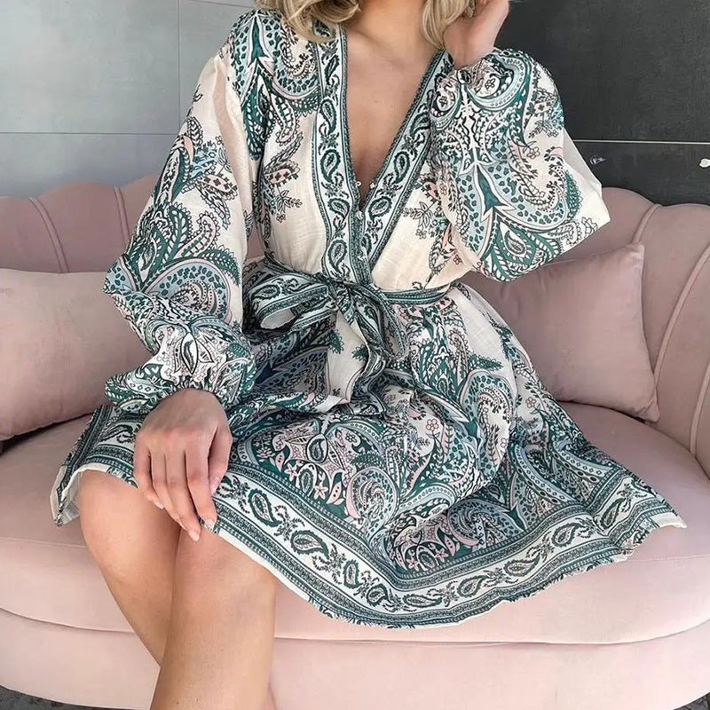 Robe enveloppante à manches longues et ceinture de taille en motif paisley vert émeraude pour femmes Levoire