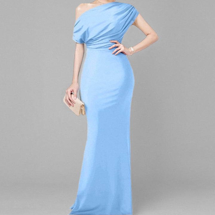 Robe maxi élégante pour femme avec décolleté asymétrique et coupe ajustée Levoire