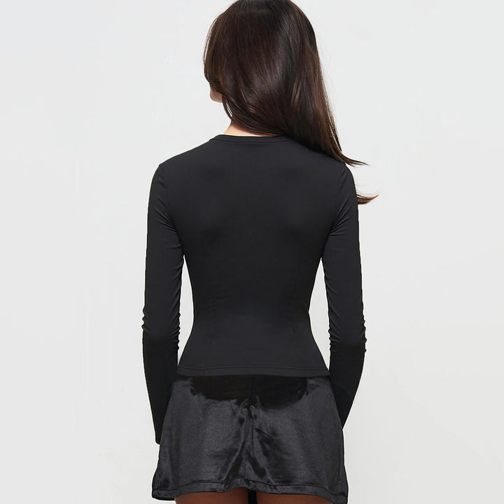 Top femme à manches longues avec encolure rectangulaire et détails de volants élégants Levoire