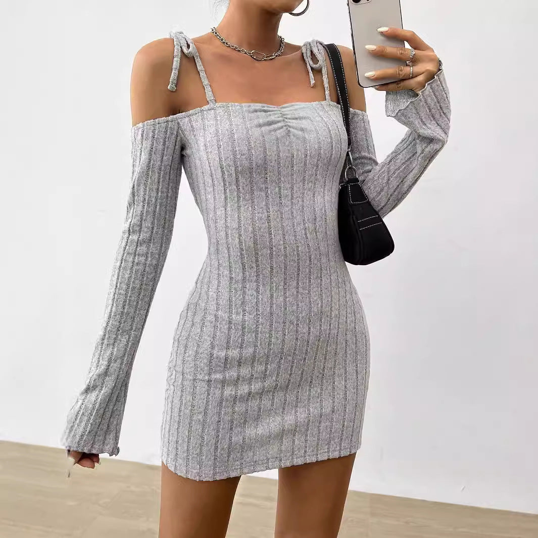 Robe mini femme avec design décolleté découvrant les épaules et tricot rib trendy Levoire