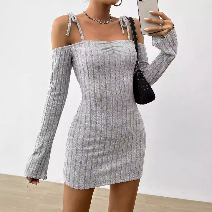 Robe mini femme avec design décolleté découvrant les épaules et tricot rib trendy Levoire