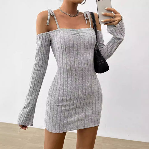 Robe mini femme avec design décolleté découvrant les épaules et tricot rib trendy Levoire