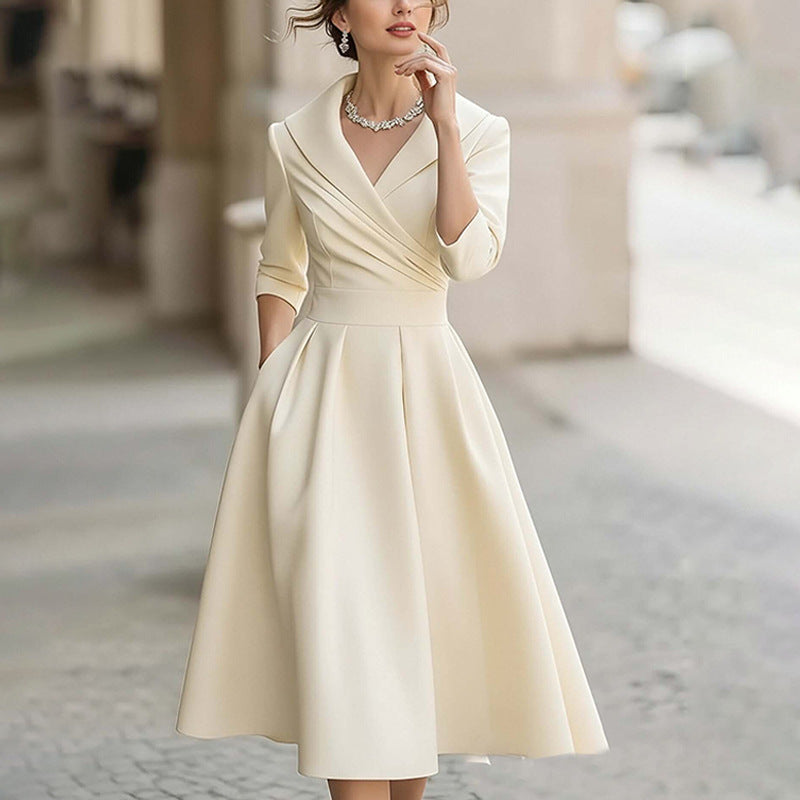 Robe midi pour femme avec un élégant décolleté en wrap et fronces Levoire