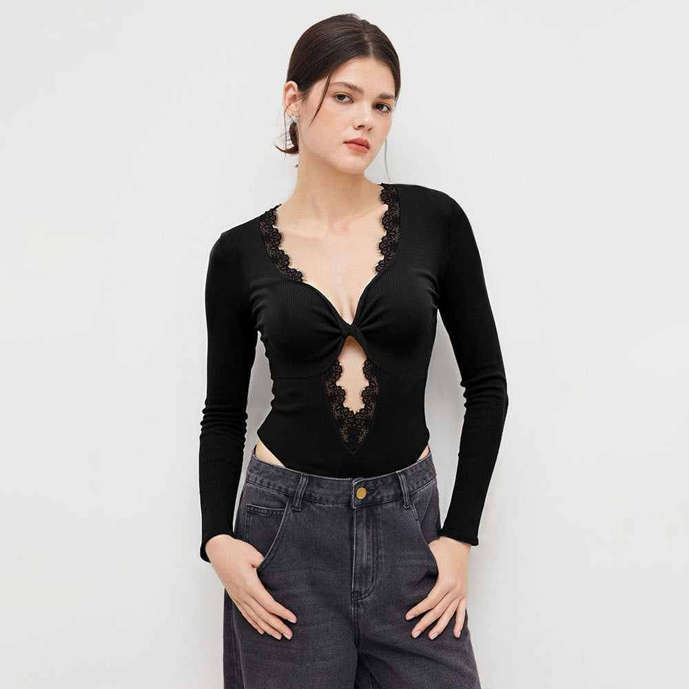 Bodysuit pour femmes avec décolleté en V profond et délicate application en dentelle Levoire