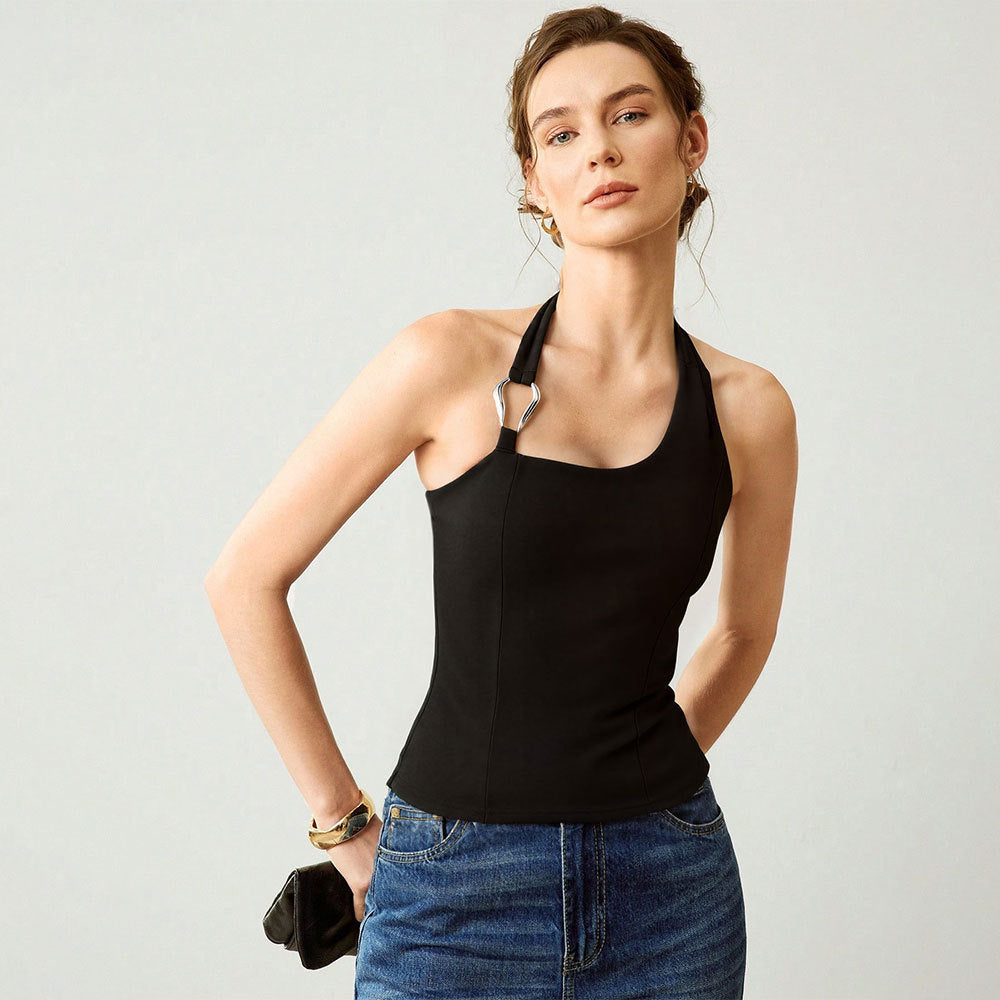 Top femme décolleté avec un design halter à la mode et un accent en métal élégant Levoire