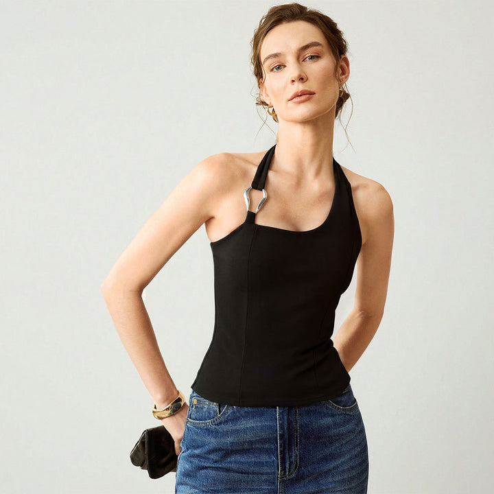 Top femme décolleté avec un design halter à la mode et un accent en métal élégant Levoire