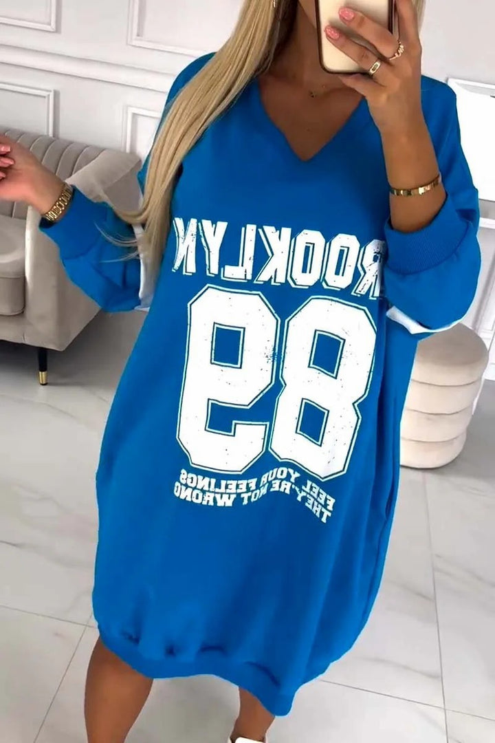Robe oversize pour femme avec imprimé graphique sportif et décolleté en V profond Levoire