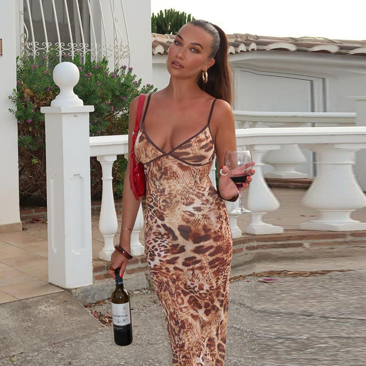 Robe maxi sans manches pour femmes avec imprimé animal chic et coupe près du corps Levoire