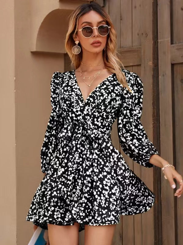 Robe portefeuille pour femme avec un joli motif floral et un décolleté en V profond Levoire