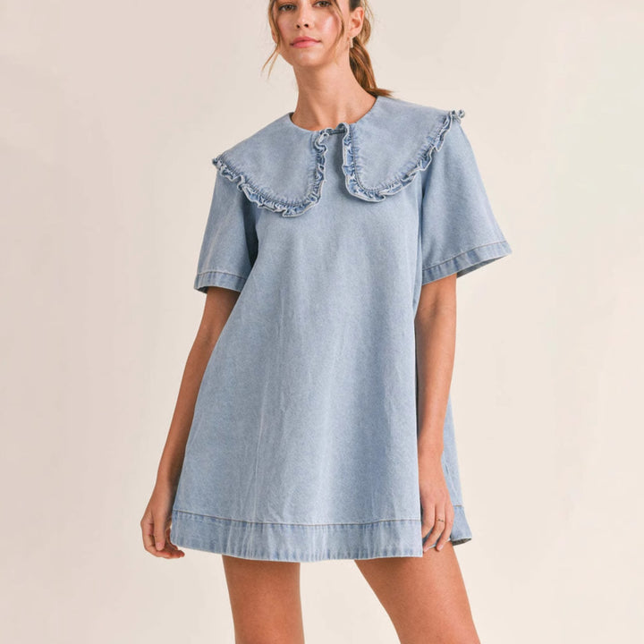 robe en denim pour femmes avec col volumineux et détails en volants Levoire