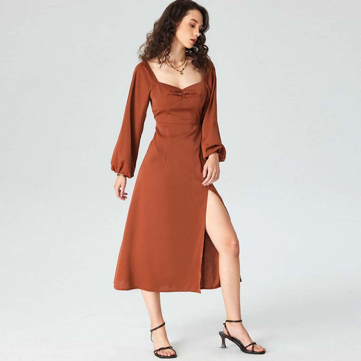 Robe midi pour femmes avec des manches bouffantes raffinées et une haute fente Levoire