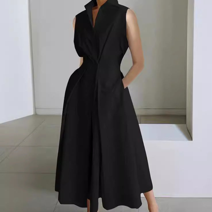 Robe midi élégamment ajustée pour femmes avec un profond décolleté en V et des poches pratiques Levoire