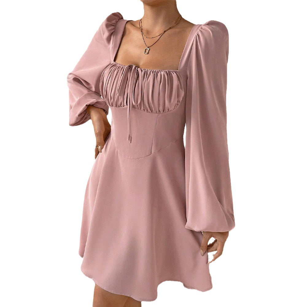 Robe mini femme avec des détails en volants et des manches bouffantes chics Levoire