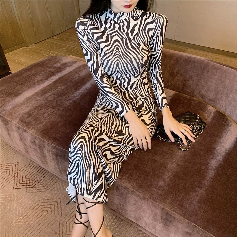 Levoire | Robe bodycon à imprimé zèbre accrocheur mettant en valeur les hanches