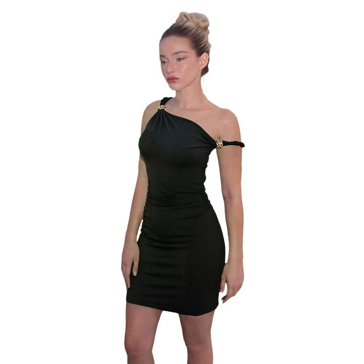 Robe mini ajustée pour femmes avec décolleté asymétrique et accents dorés Levoire
