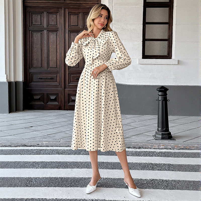 Robe midi à pois pour femmes avec col cravate et manches longues Levoire