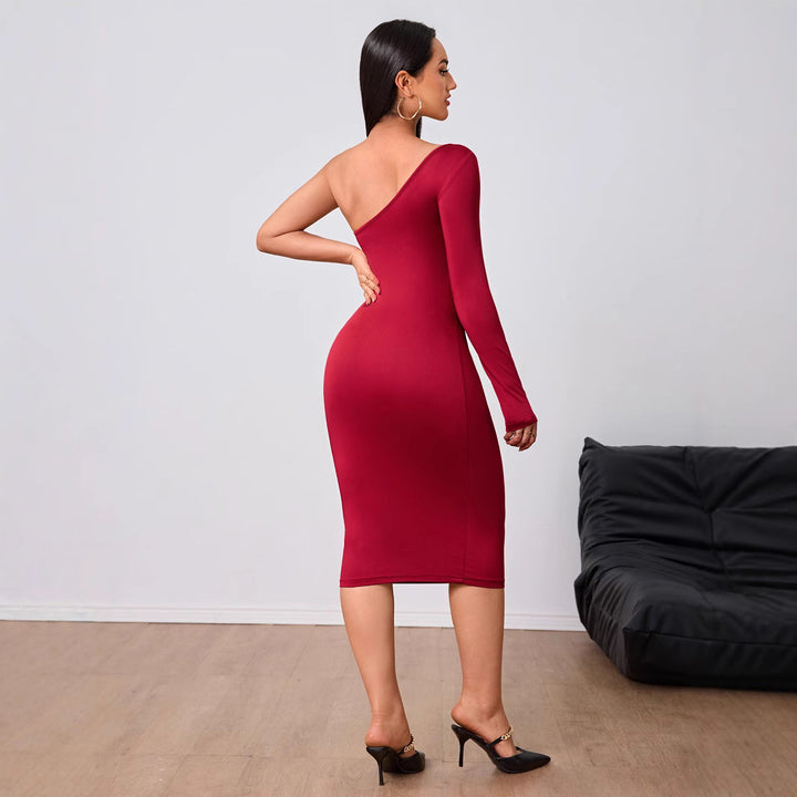 Robe midi ajustée pour femmes avec découpe et design asymétrique, à manches longues Levoire