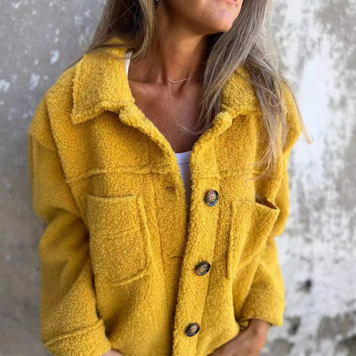 Veste oversized en peluche pour femmes avec poches pratiques et patte de boutonnage Levoire