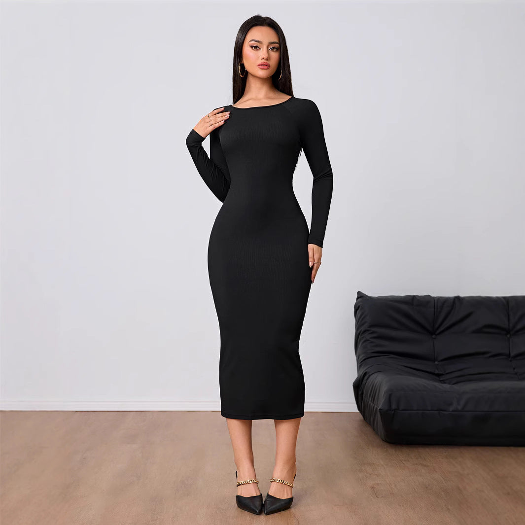 Robe midi ajustée pour femmes avec un élégant encolure ronde et des manches longues Levoire