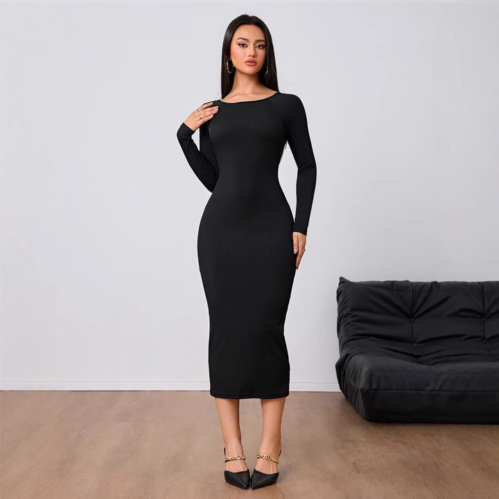 Robe midi ajustée pour femmes avec un élégant encolure ronde et des manches longues Levoire