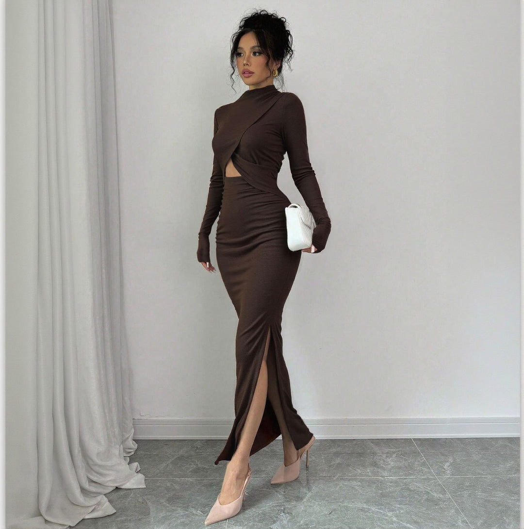 Robe portefeuille pour femmes avec une fente sophistiquée et de longues manches élégantes Levoire