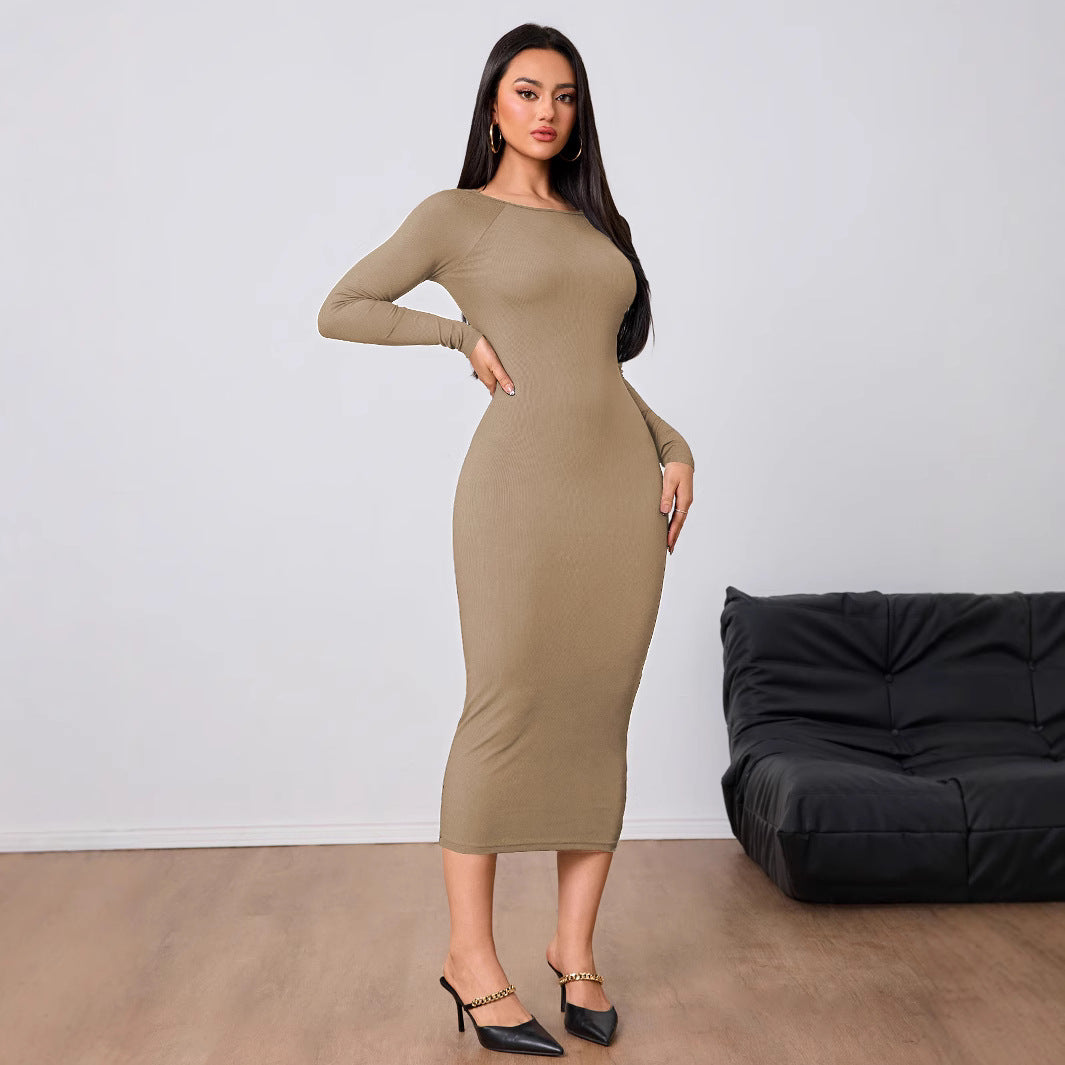Robe midi ajustée pour femmes avec un élégant encolure ronde et des manches longues Levoire