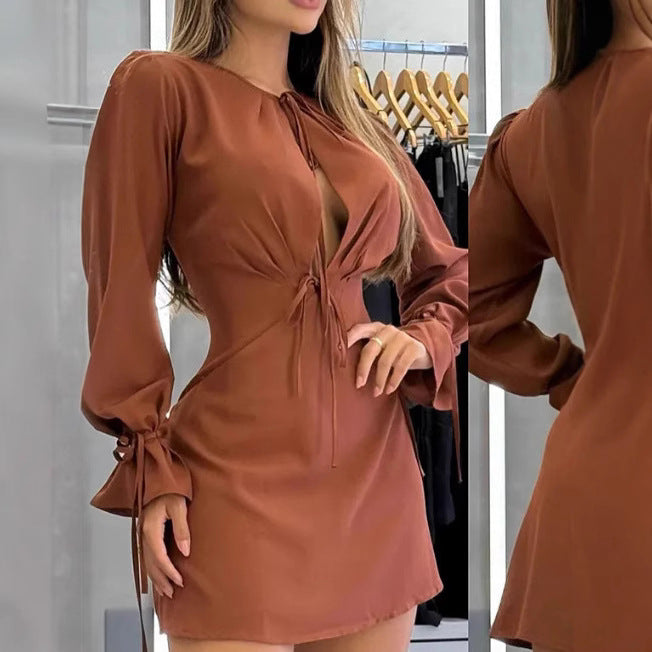 Robe mini pour femmes avec cordon raffiné et élégantes manches bouffantes Levoire
