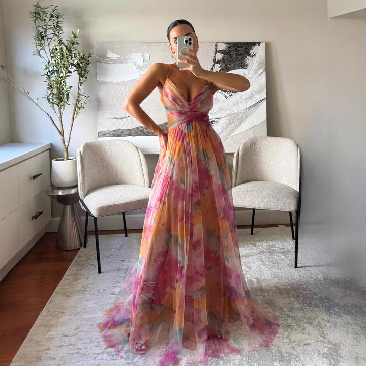 Robe maxi aérienne pour femme avec motif floral coloré et découpe latérale Levoire