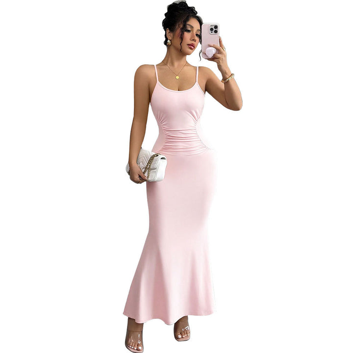 Robe maxi ajustée pour femmes avec des bretelles spaghetti et un design drapé sophistiqué Levoire