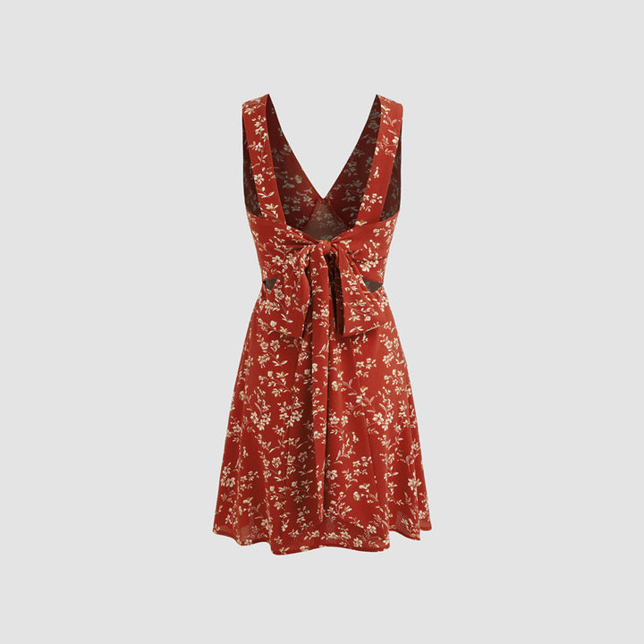 Robe mini fleur pour femmes avec décolleté en V profond et coupe ajustée Levoire