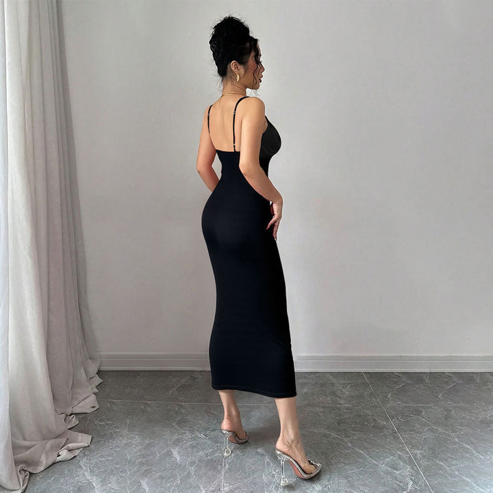 Robe midi ajustée pour femmes avec découpe élégante et fines bretelles spaghetti Levoire