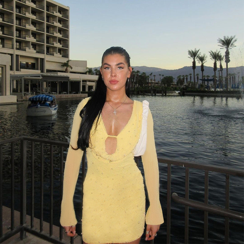Robe Mini Élégante pour Femmes avec Décolleté en V Profond et Découpe Raffinée Levoire