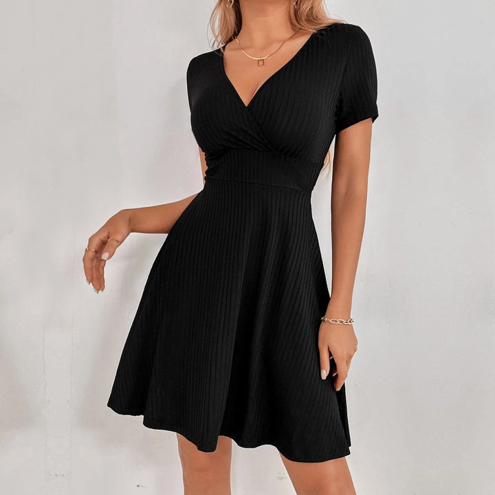 Robe décontractée pour femme avec dos ouvert et détail nœud Levoire
