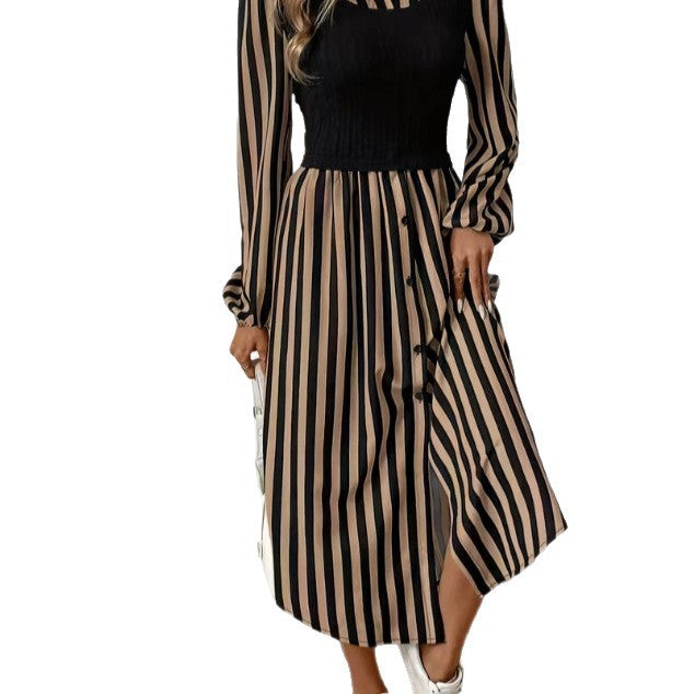Robe rayée pour femmes avec haut ajusté et patte de boutonnage Levoire