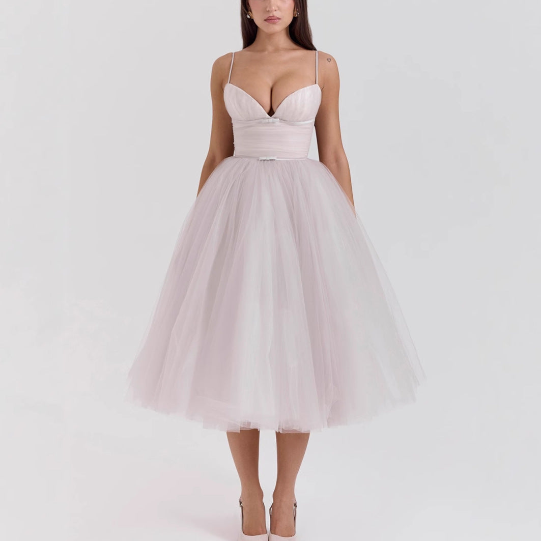 Robe de cocktail en tulle pour femmes avec décolleté en V profond et ceinture à la taille Levoire