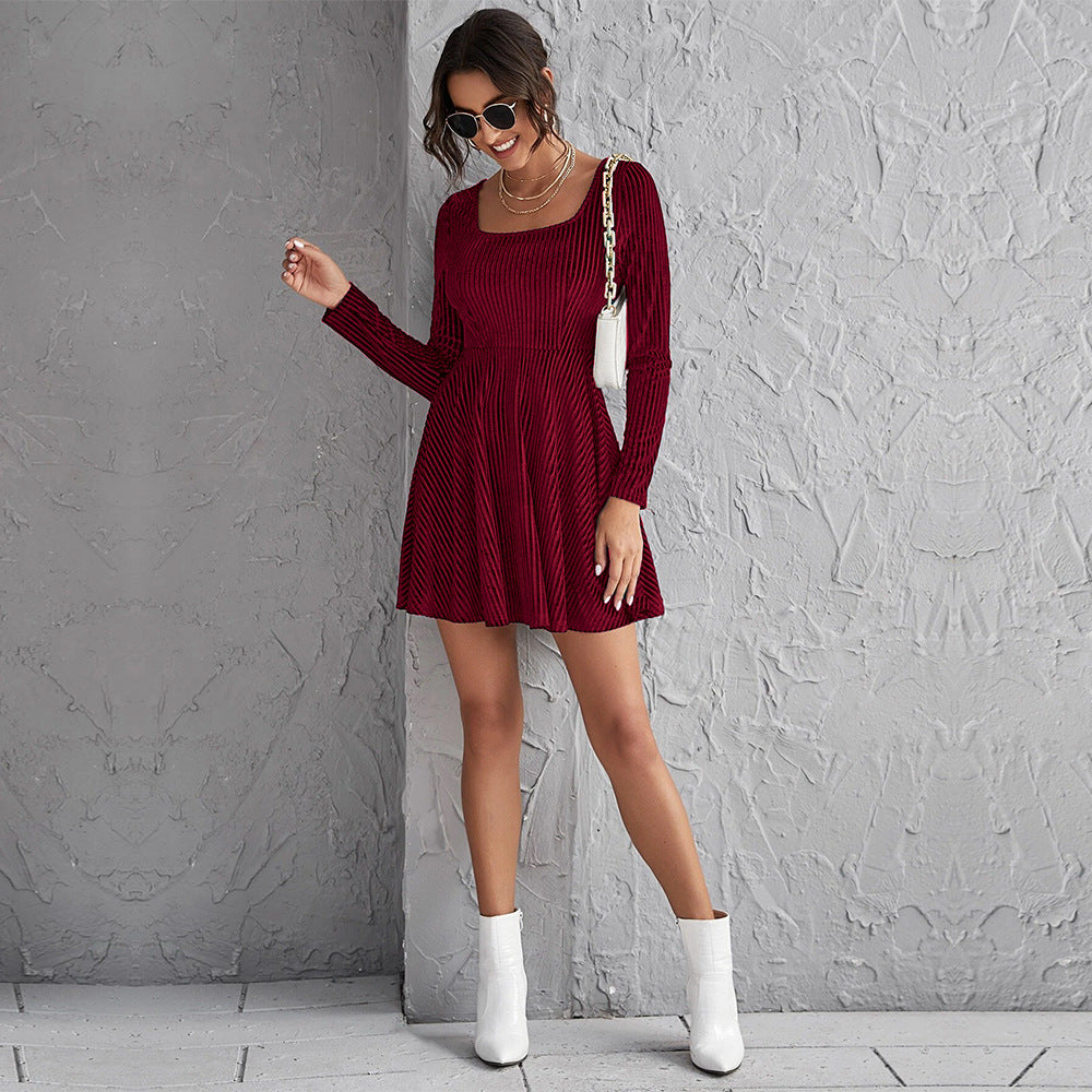 Robe mini femme à décolleté carré profond et manches longues Levoire