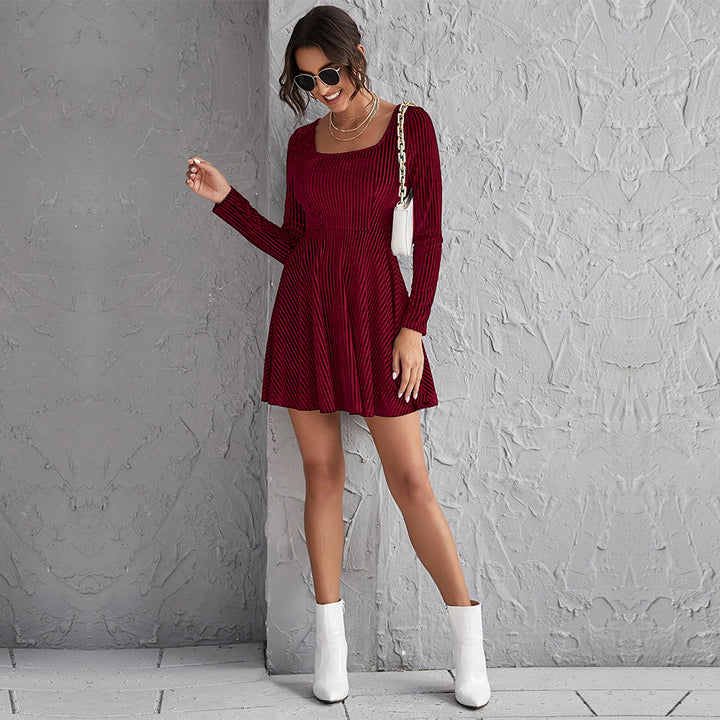 Robe mini femme à décolleté carré profond et manches longues Levoire