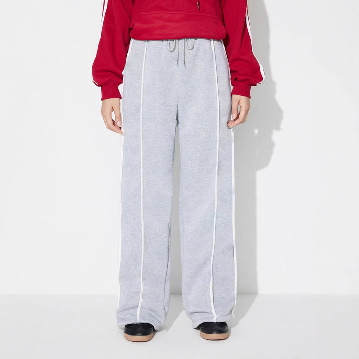 Pantalons d'entraînement décontractés pour femmes dans une coupe moderne avec une taille élastique et des inserts latéraux stylés Levoire