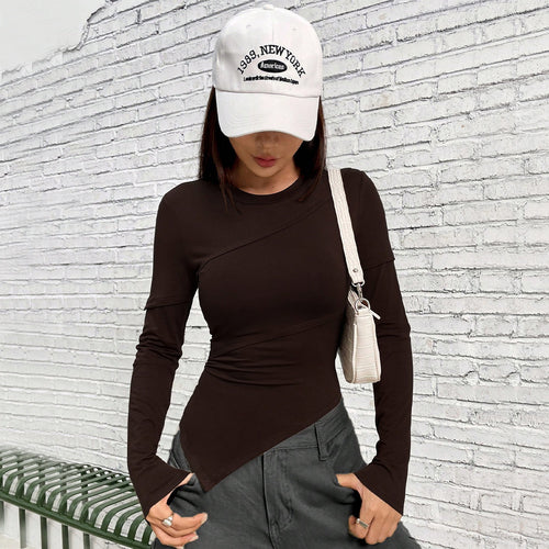 Chemise à manches longues ajustée pour femmes avec design asymétrique et coupe tendance Levoire